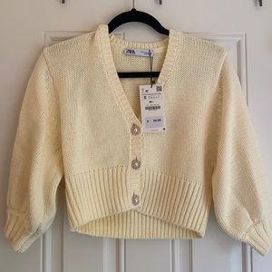 NWT Zara yellow cropped cardigan with detailed pearl buttons